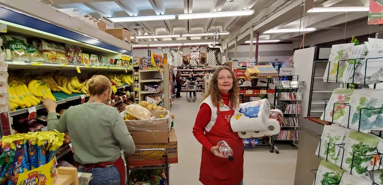 Valley Foods team and community in Deer Lodge
